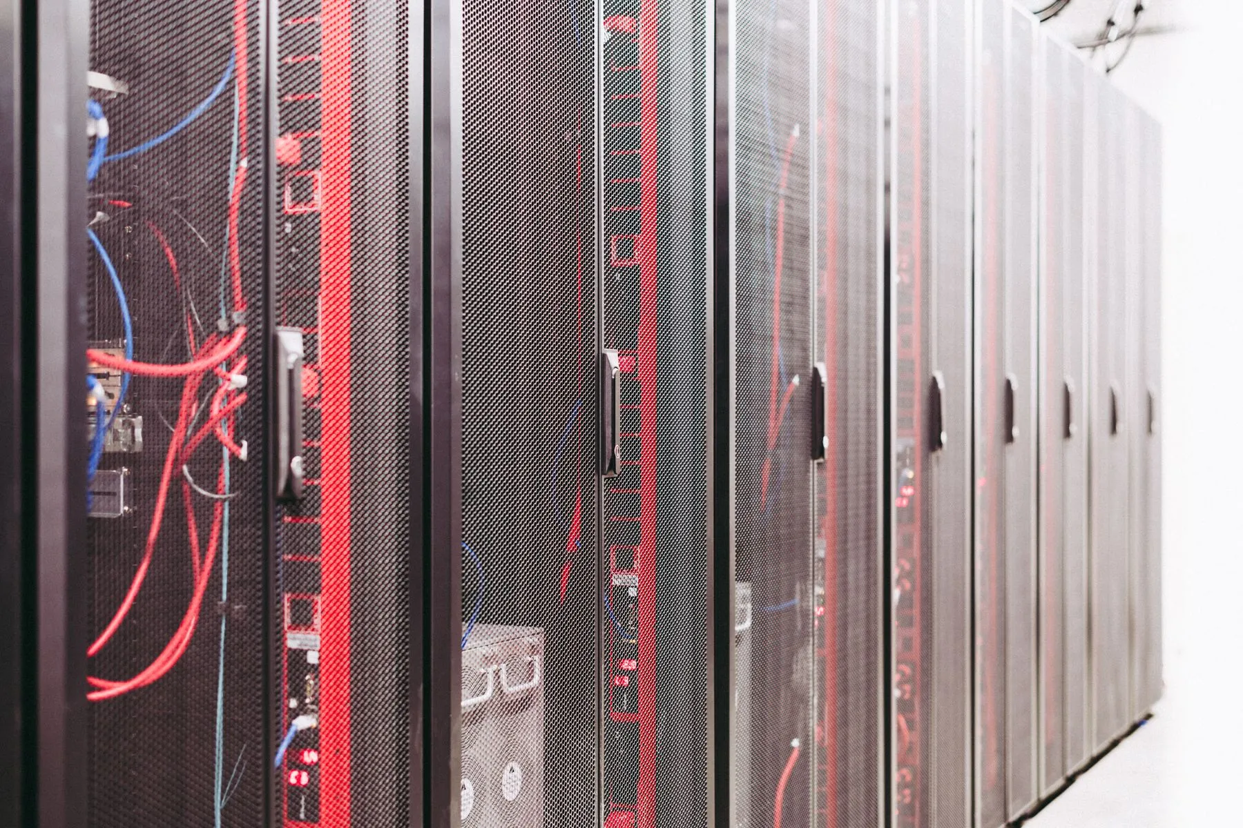 Redundant server cabinets with failover cabling
